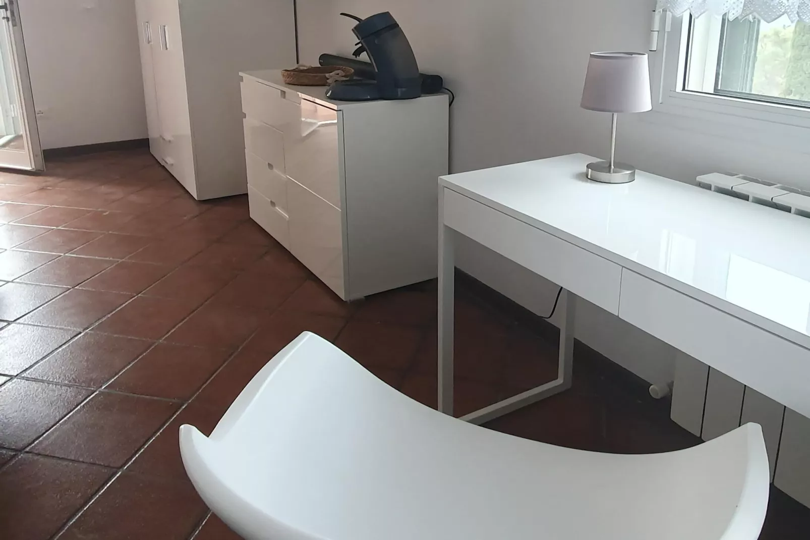 Charmante Villa mit drei Apartments und Meerblick KReidl-Woonkamer