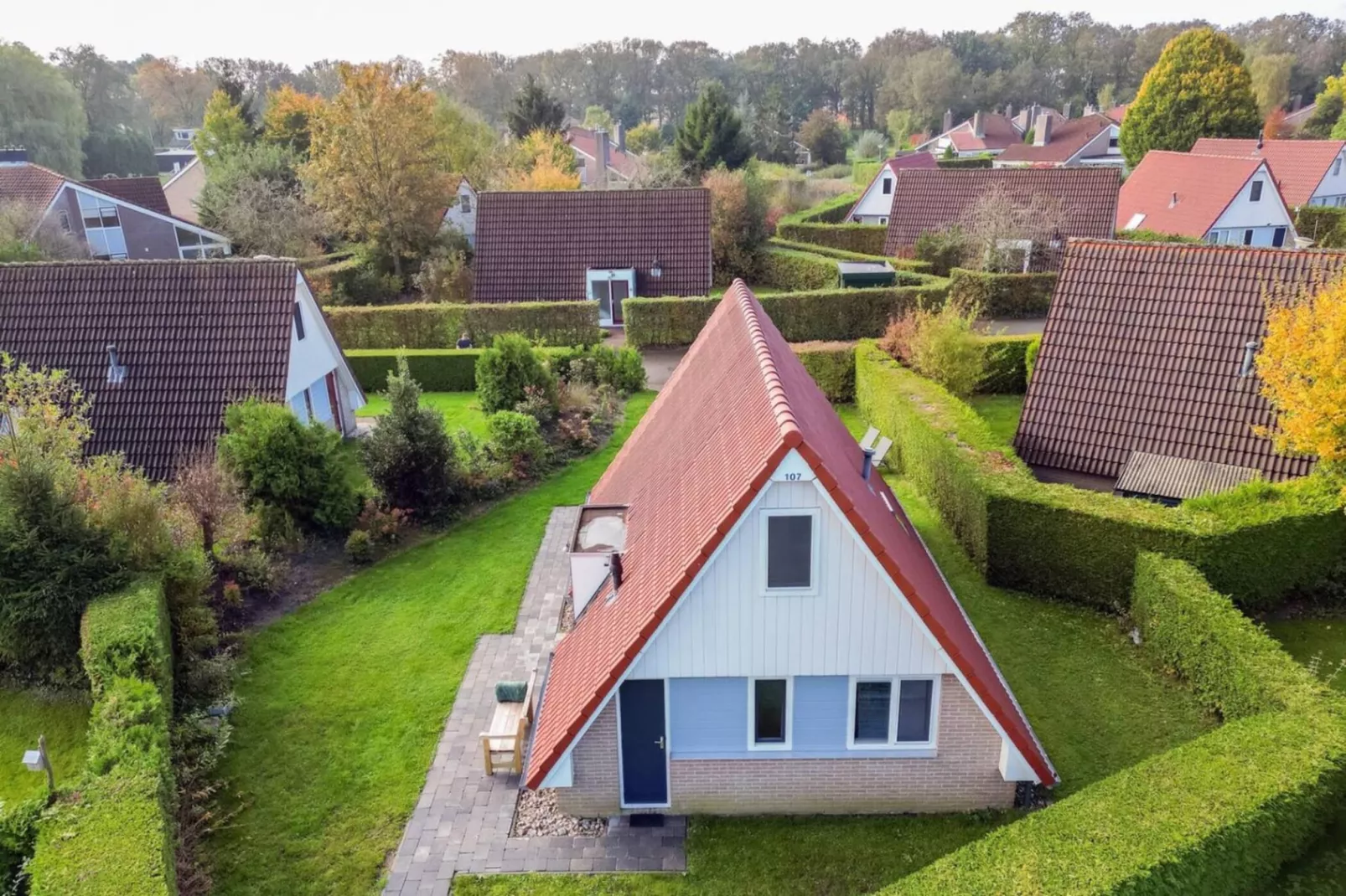 107 | Buizerd | Fijne bungalow met ruime tuin-Buitenkant zomer