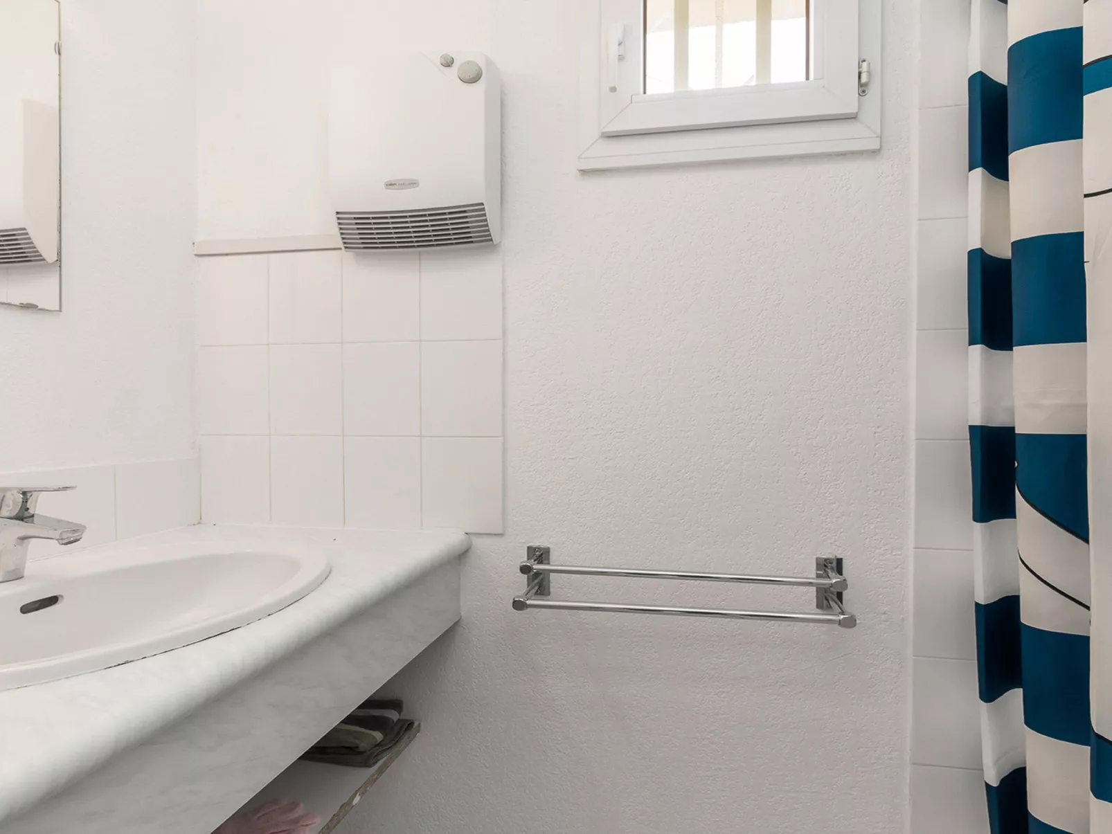 Perles du Soleil-Binnen