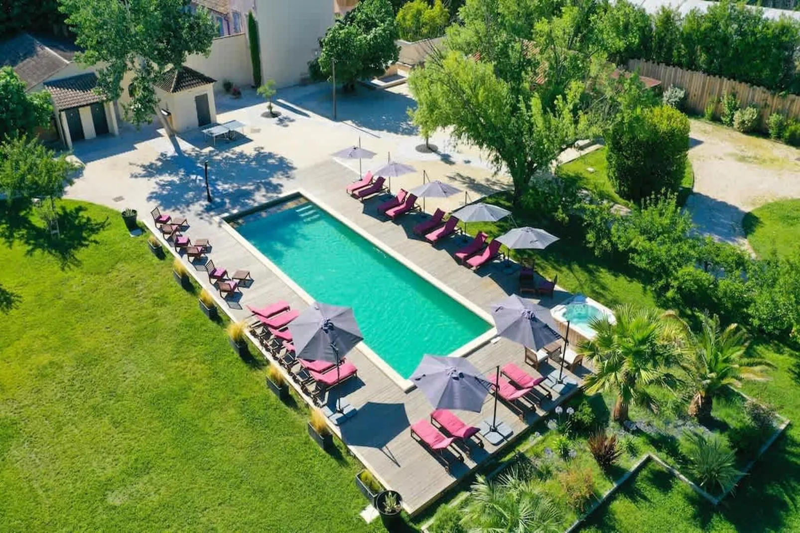 Charmant Mas Provençal avec piscine et jacuzzis-Zwembad