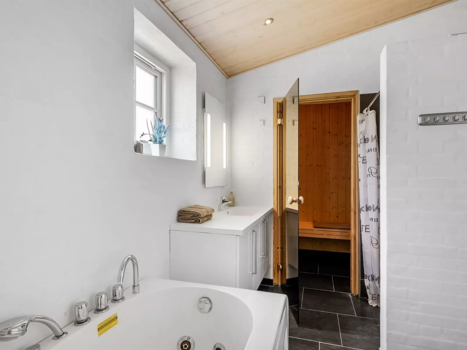 "Merit" - 3.2km from the sea - Binnen