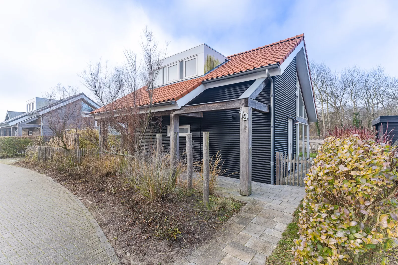 Zonnedorp 19 Modern holiday home Renesse | Beach within walking distance - Buitenkant zomer