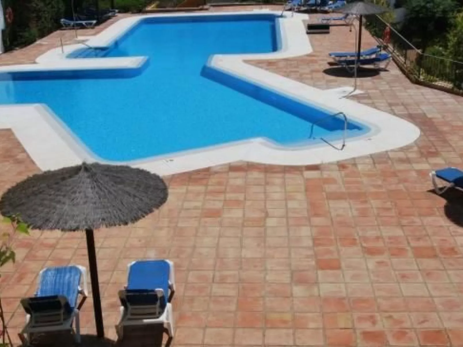 Helle, modernisierte Wohnung mit mehreren Pools - Image-tags.info