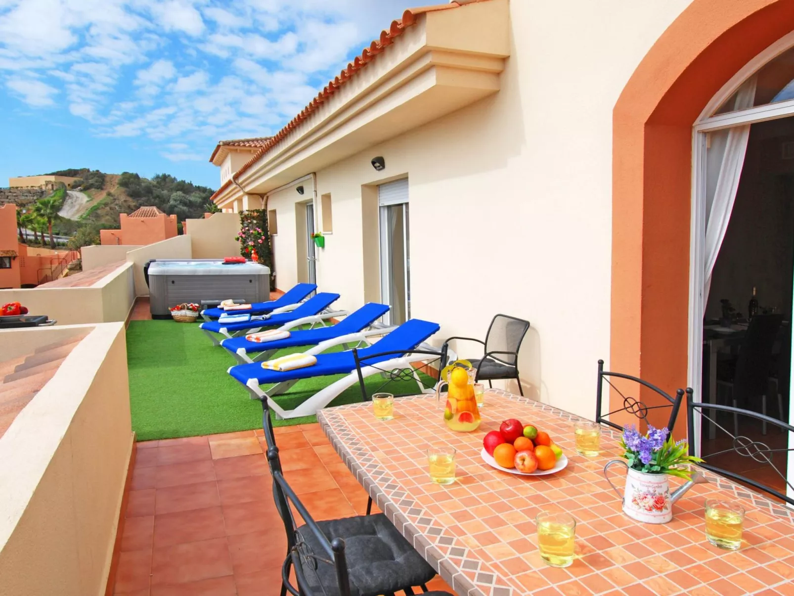 Penthouse, Jacuzzi, Meerblick, BBQ,wifi, AC - Buiten