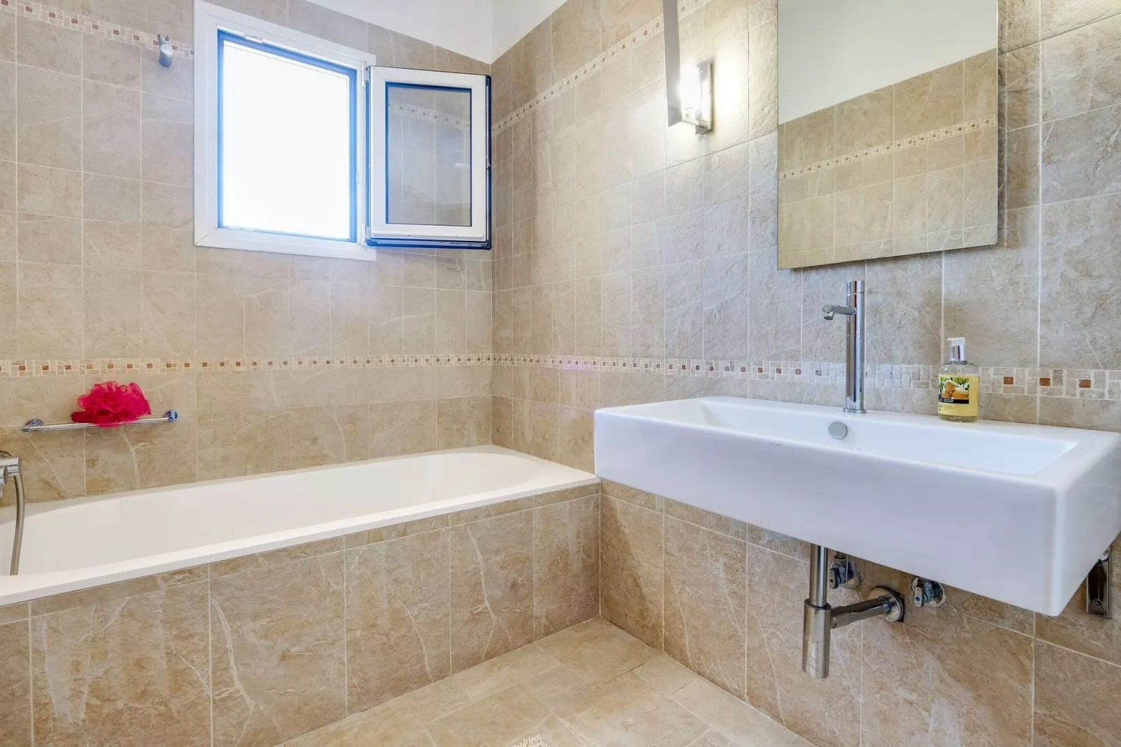 Casa Bianca-Badkamer