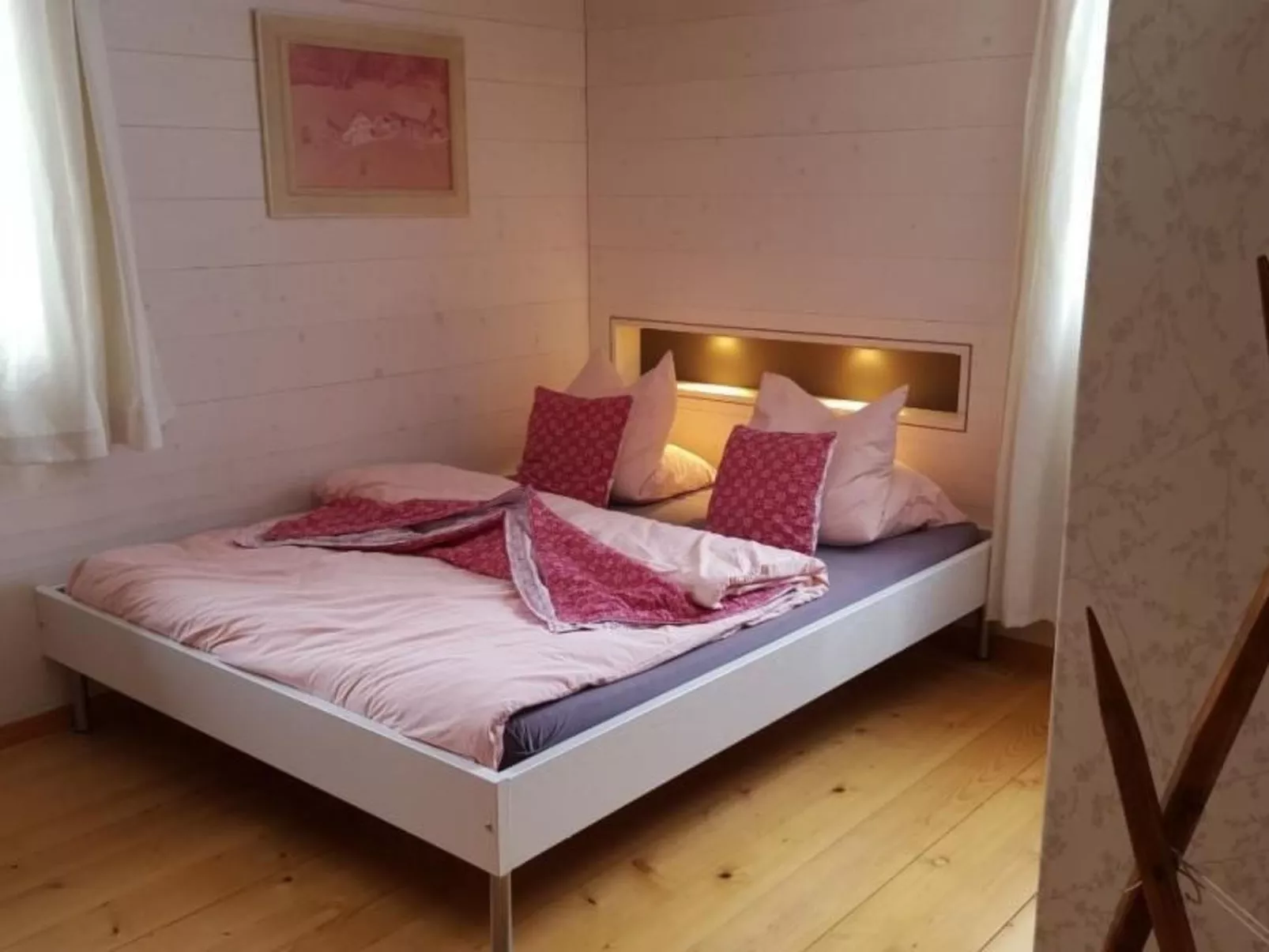 Verschlafen... in sanfte Hügel eingebettet. - Image-tags.info