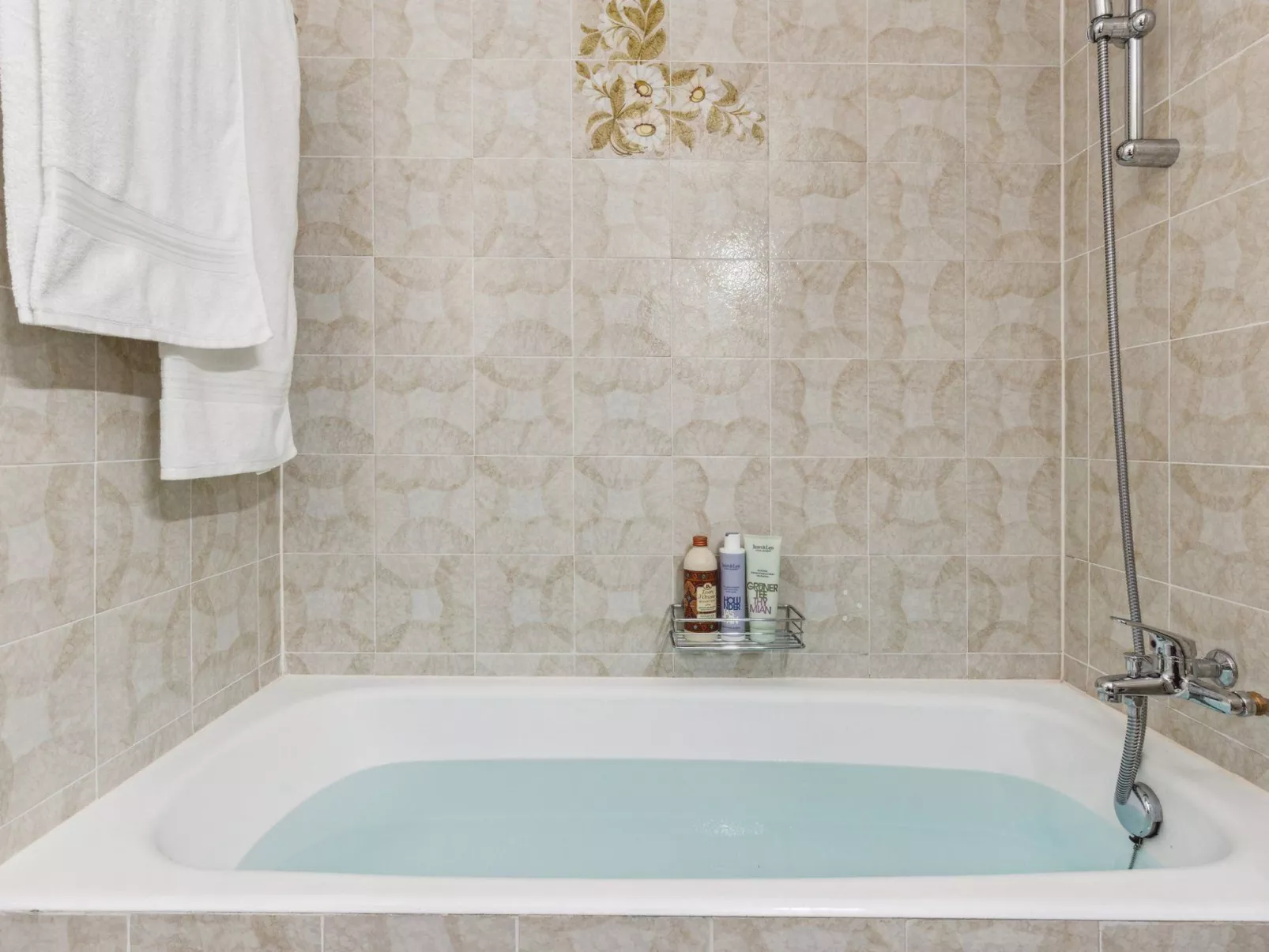 4 Seasons Apartment - Image-tags.info