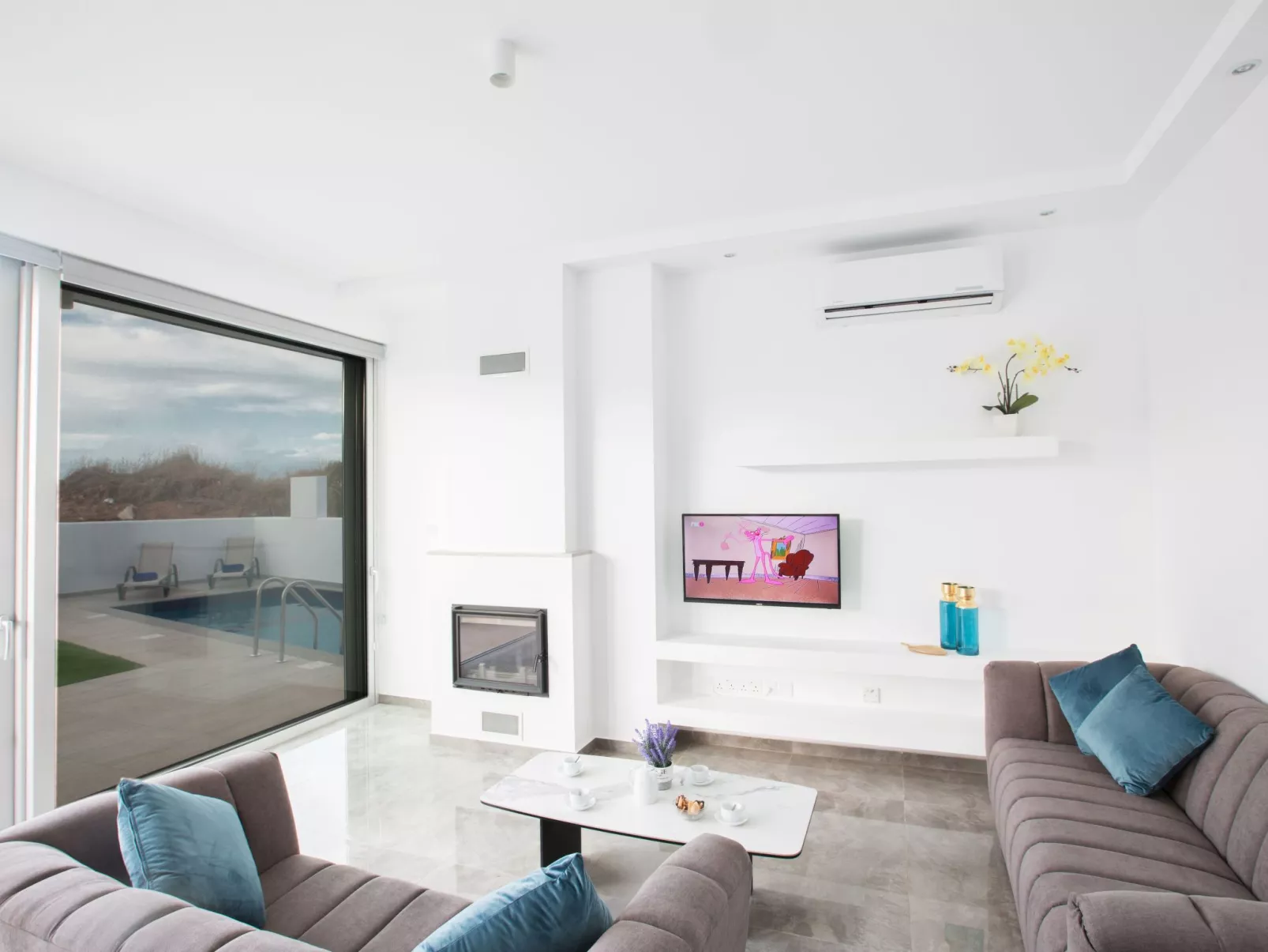 2-Schlafzimmer-Villa mit Pool, Dachgarten, Meerblick - Image-tags.info