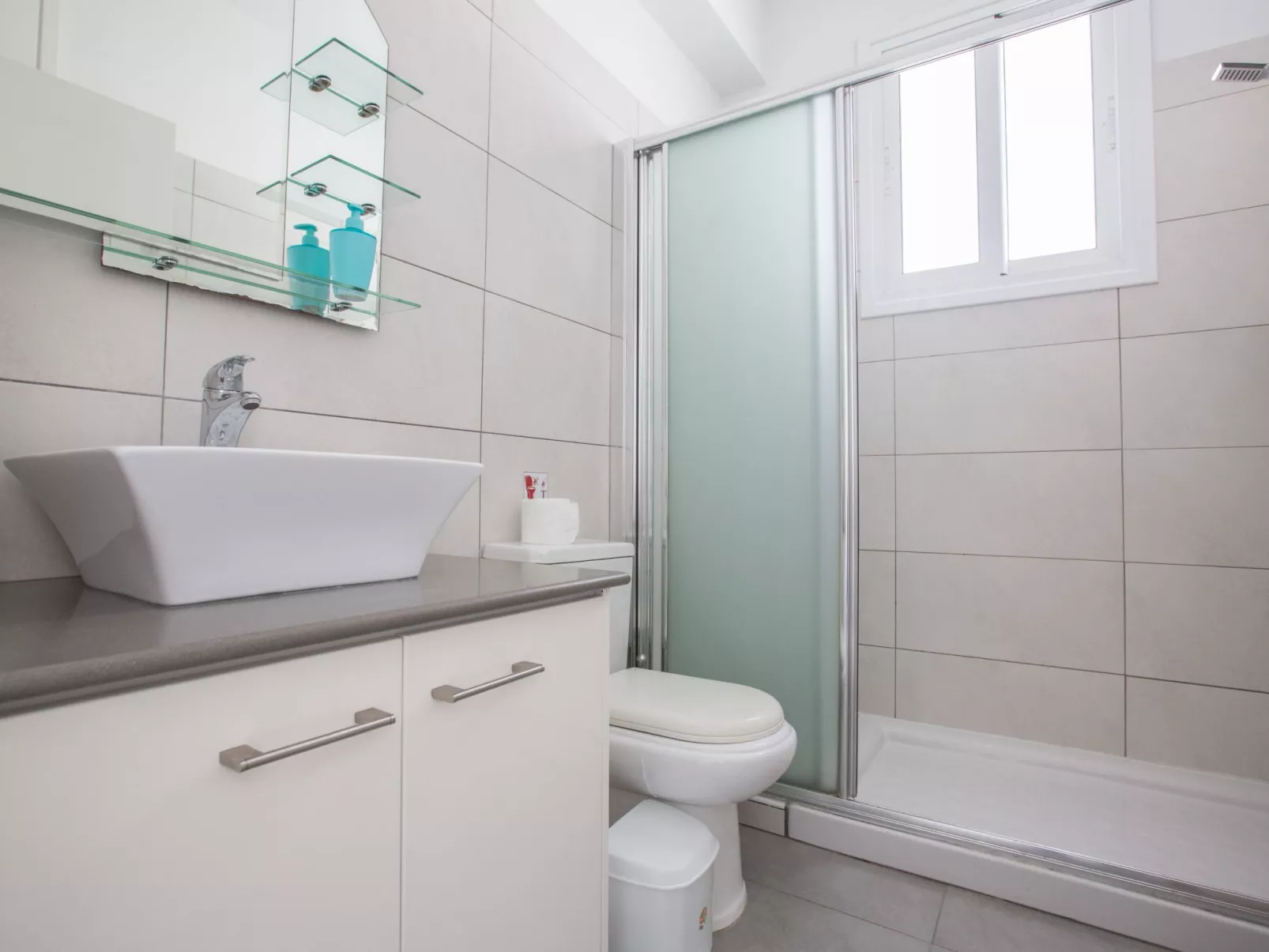 Moderne, geräumige Villa am Strand mit Pool - Image-tags.info