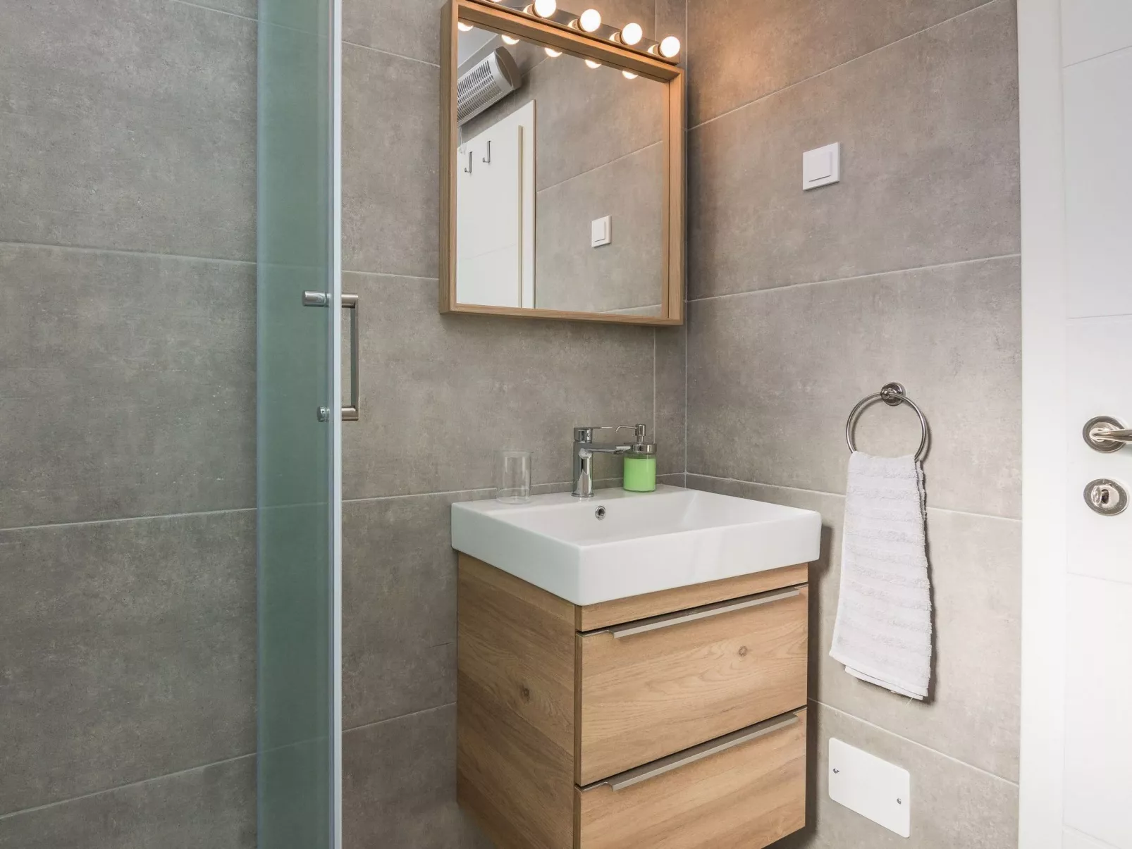 Apartment Pejakovic 1 - Image-tags.info