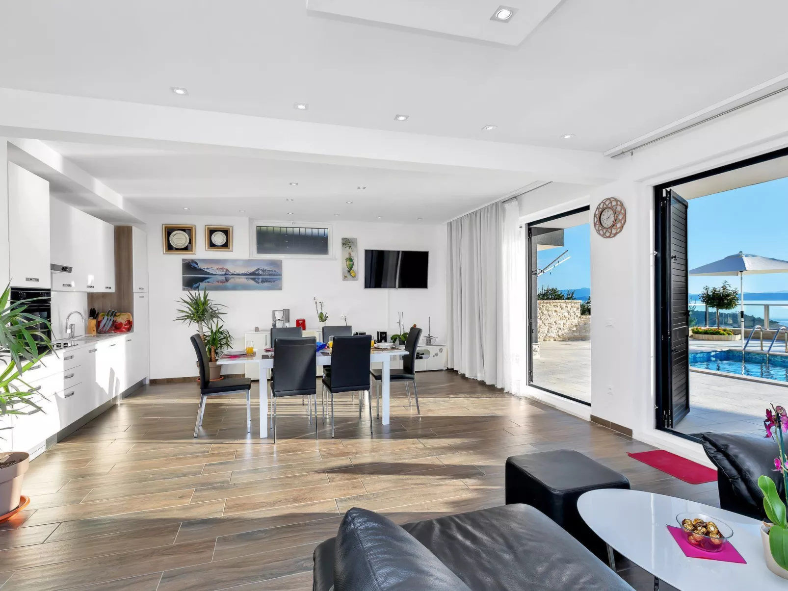 Villa Infinite mit Schwimmbad und Meerblick - Binnen