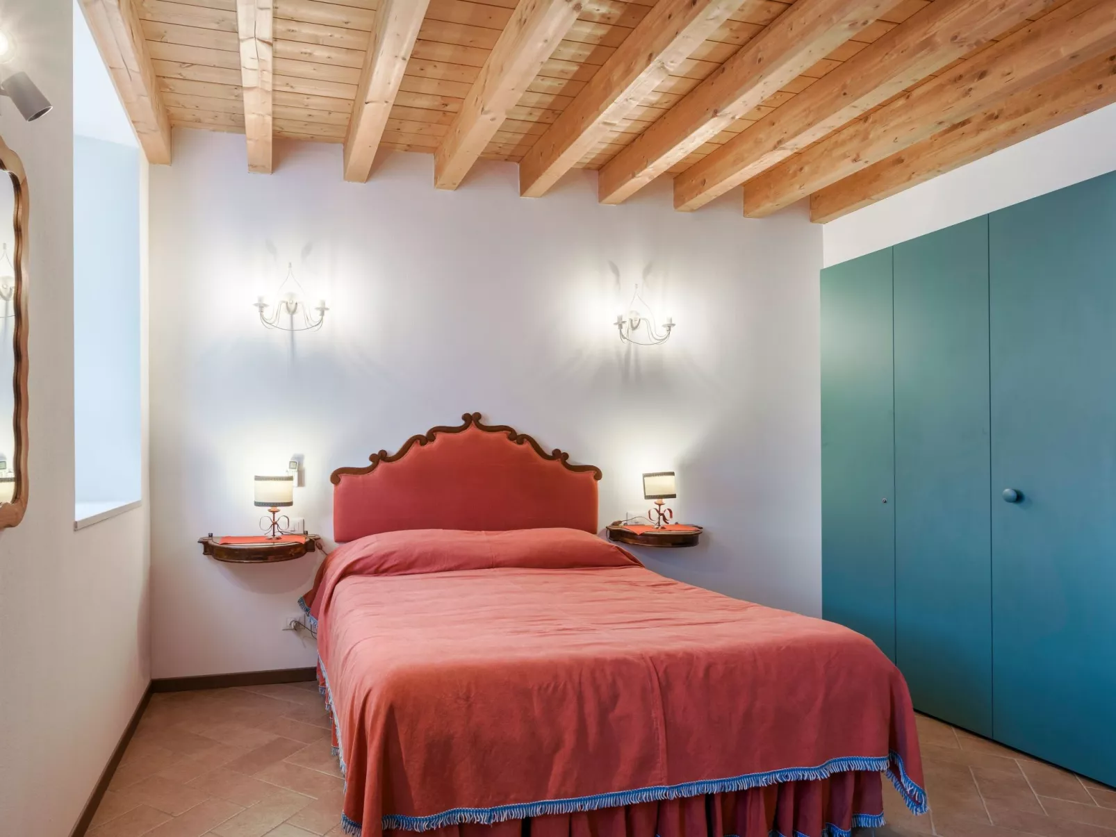 Zweizimmerwohnung mit Doppelbett und zwei Schlafsofas - Image-tags.info