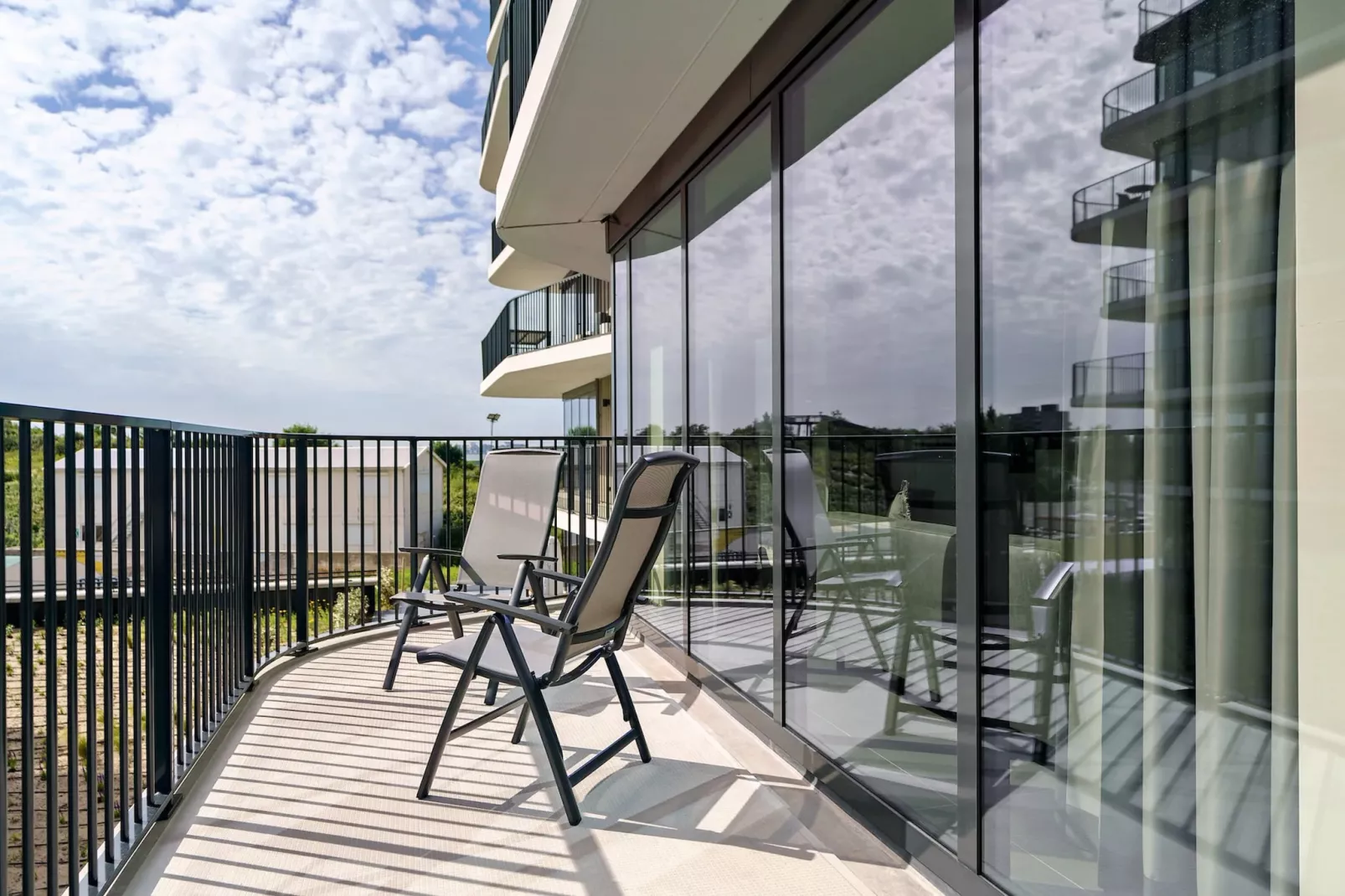 Breskens Apartments & Penthouses 13 - Buitenkant zomer