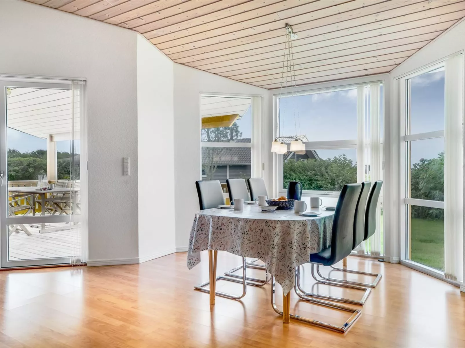 "Elnur" - 200m to the fjord - Binnen