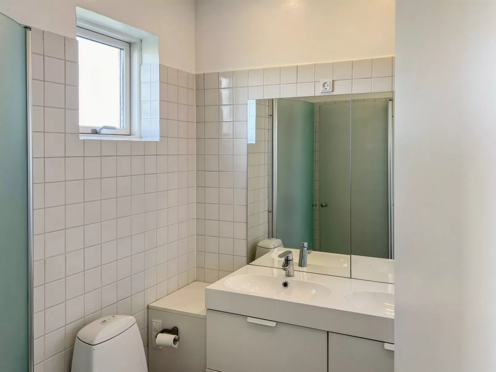 "Kirsti" - 300m from the sea - Binnen