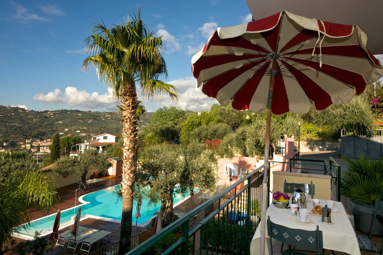 RESIDENCE VILLA GIADA IMPERIA - TWO-ROOM APARTMENT 4 PAX Orchidea B4 - Terrasbalkon