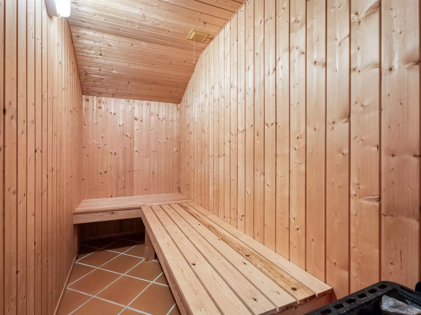 "Hollie" - 75m from the sea-Binnen