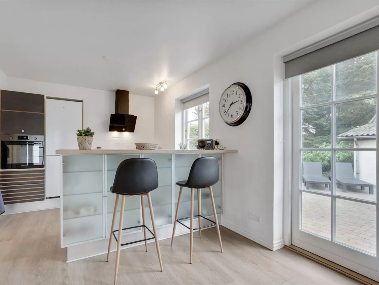 "Springimile" - 300m from the sea-Binnen