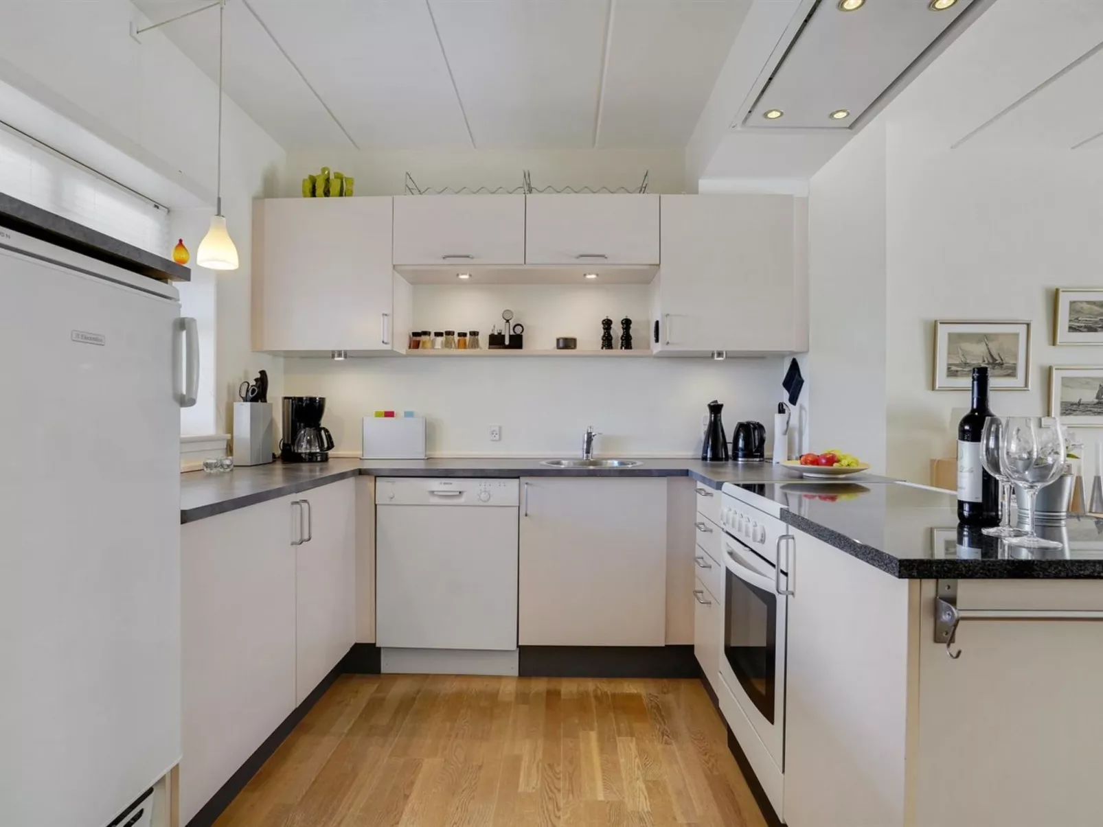 "Shana" - 800m from the sea - Binnen