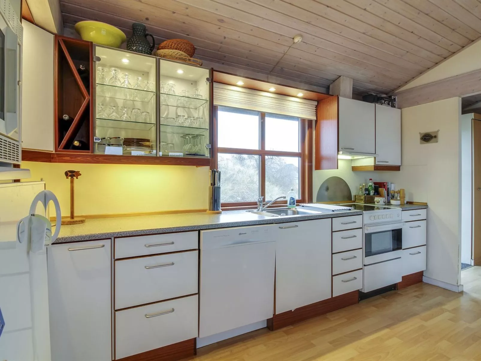 "Essie" - 250m from the sea - Binnen