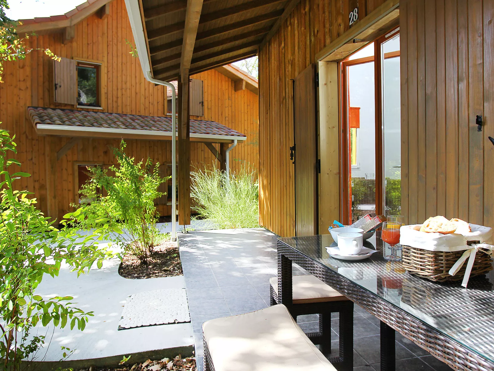 Les Rives du Lac-Buiten