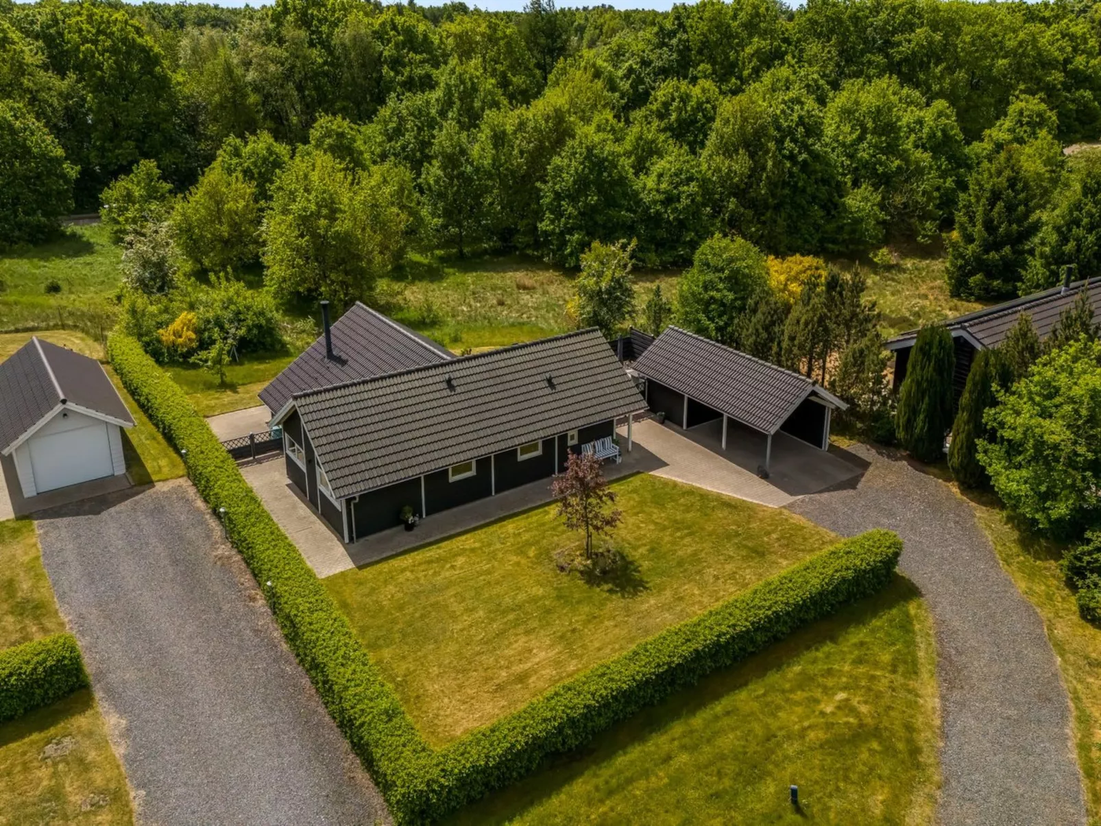 "Truels" - 30km from the sea-Buiten