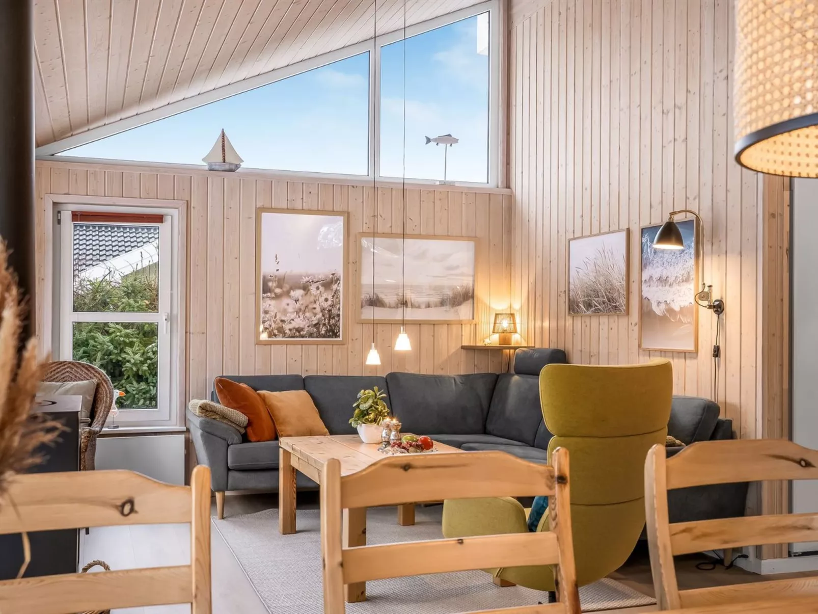 "Henne" -  from the sea-Binnen