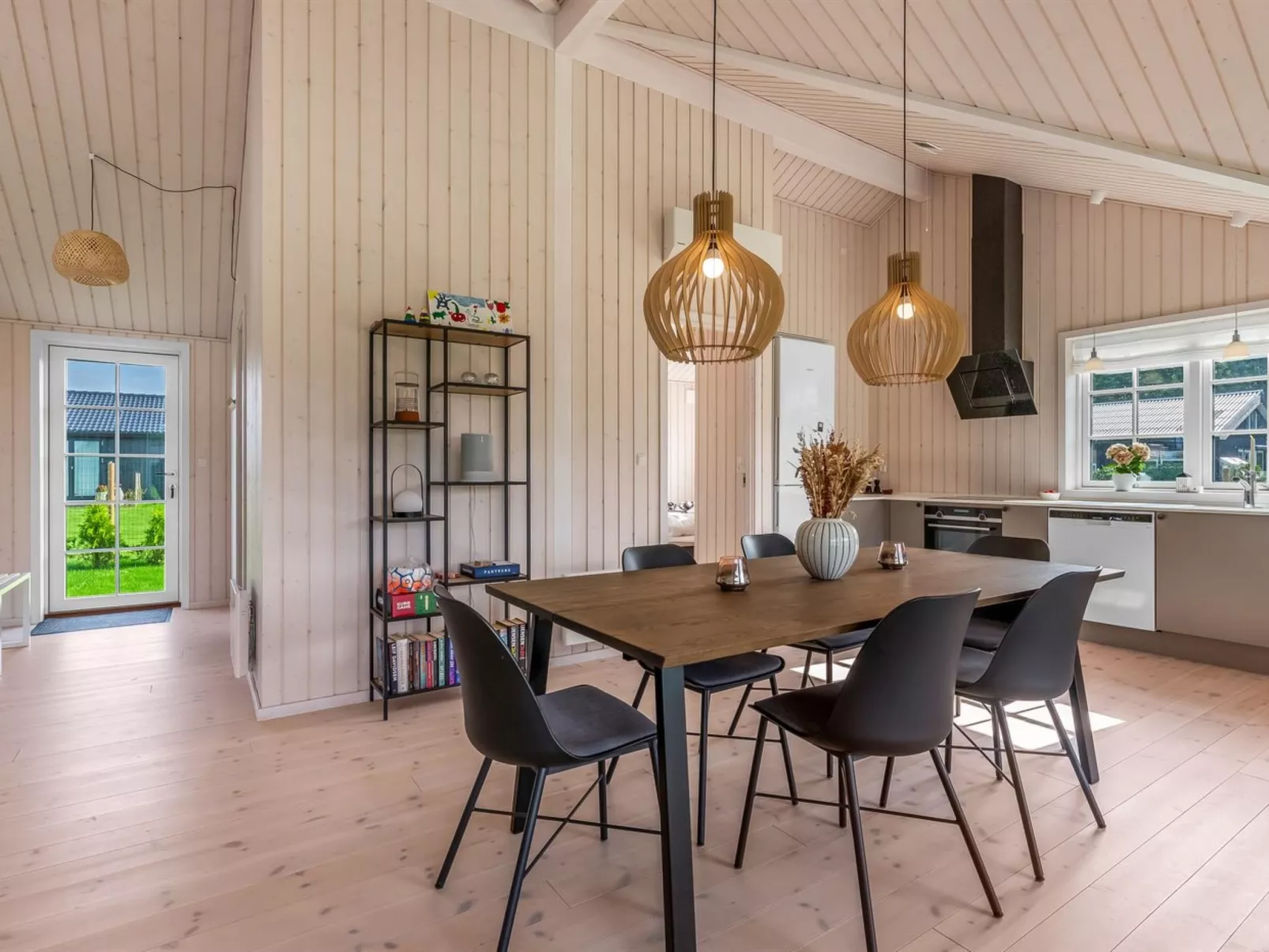 "Hellevi" - 900m from the sea-Binnen