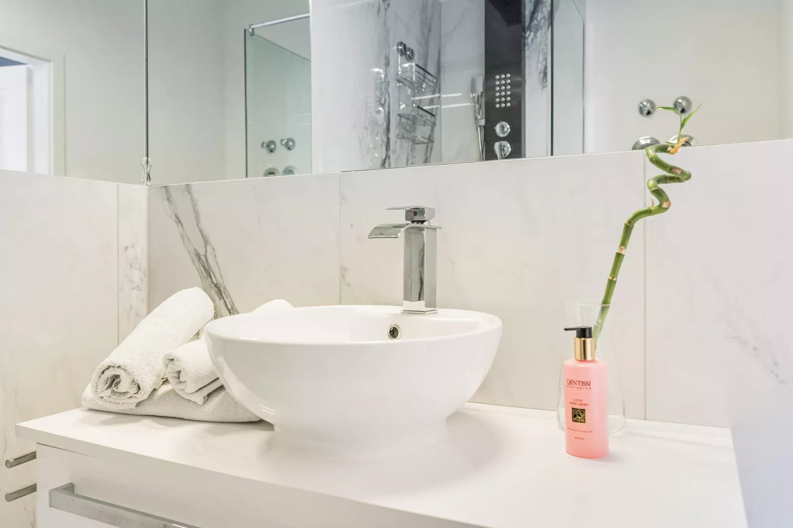 Villa Rosa Apartment 4 - Pax 3 - Badkamer