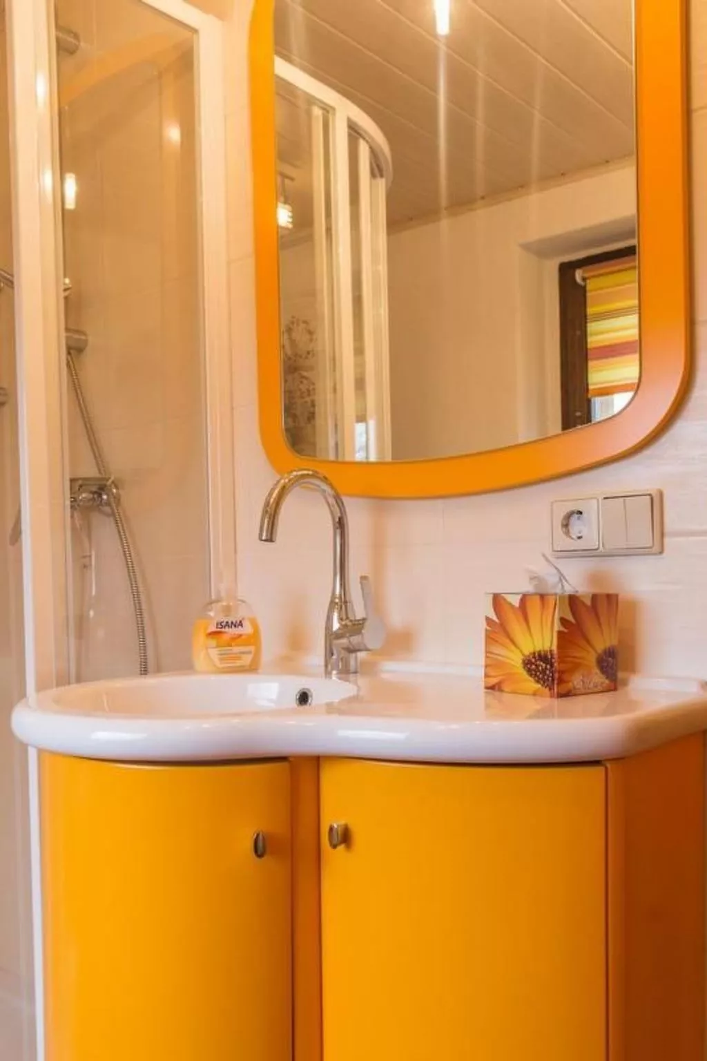 Mit Fasssauna-Binnen