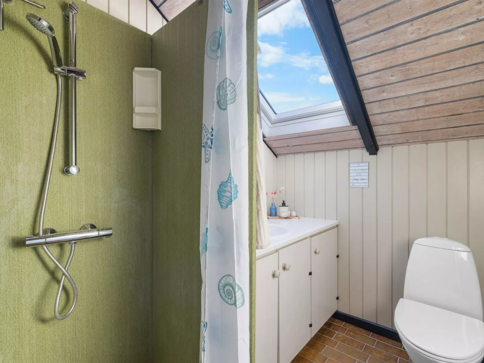 "Allin" - 350m from the sea-Binnen