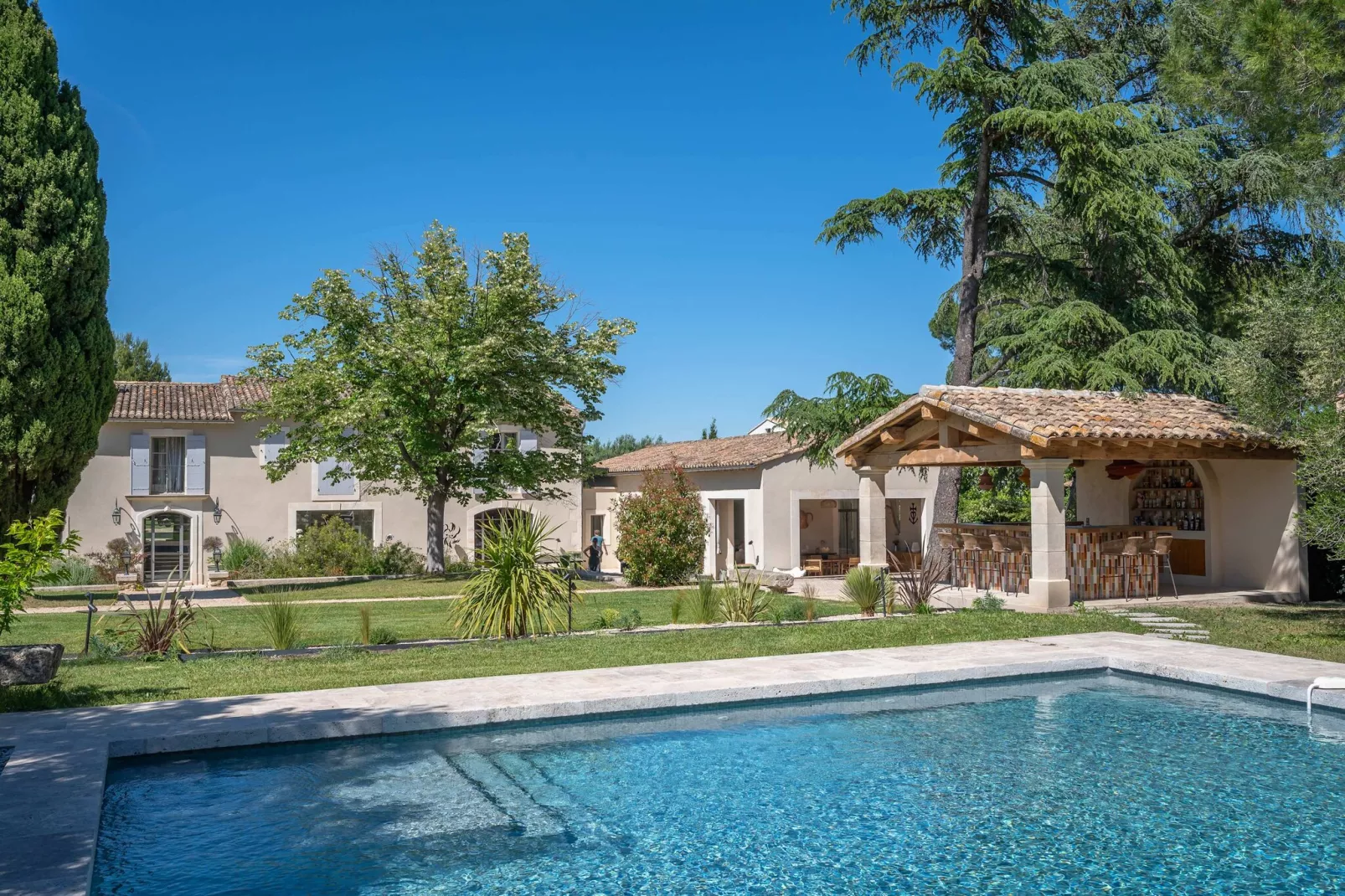 Mas prestigieux au coeur de Saint-Remy-de-Provence-Buitenkant zomer