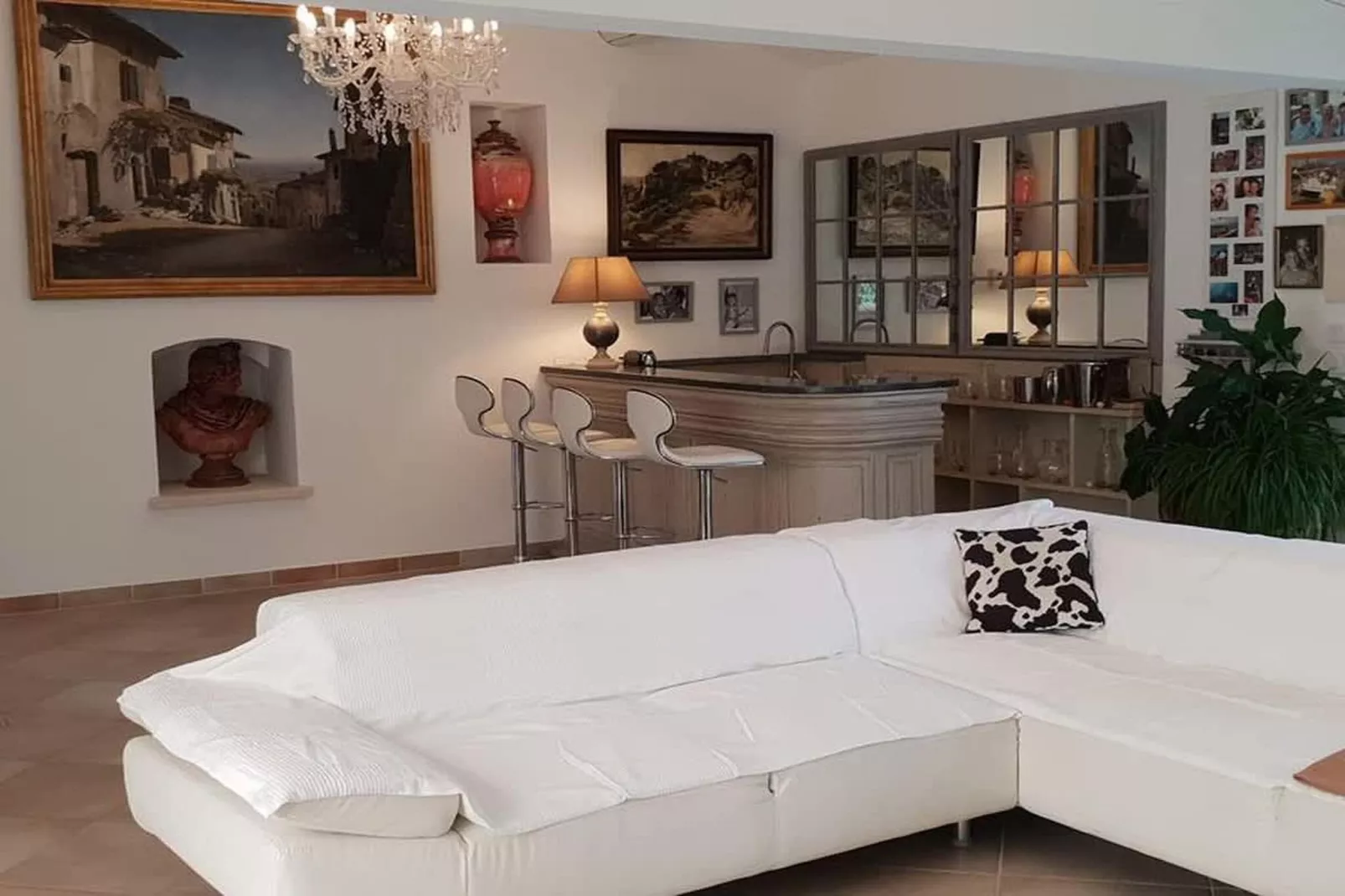 Villa cadre idyllique et reposant avec piscine-Woonkamer