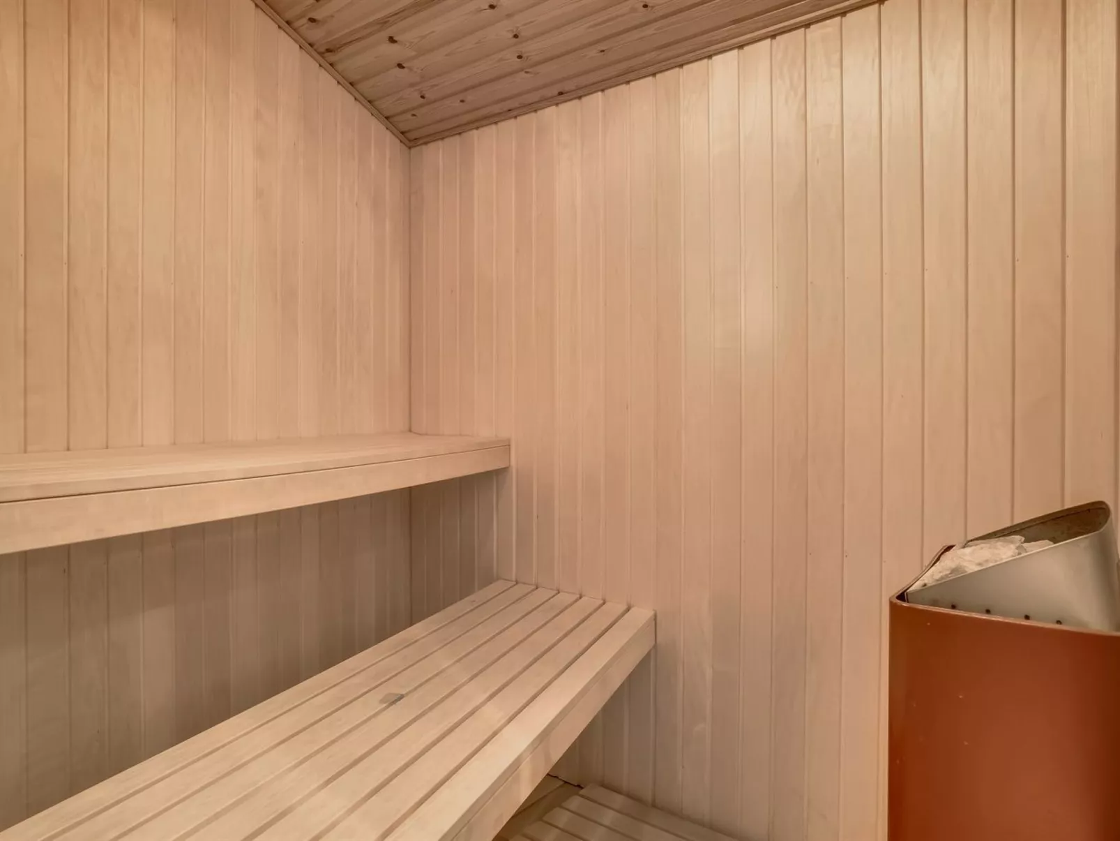 "Nimrod" - 70m from the sea-Binnen