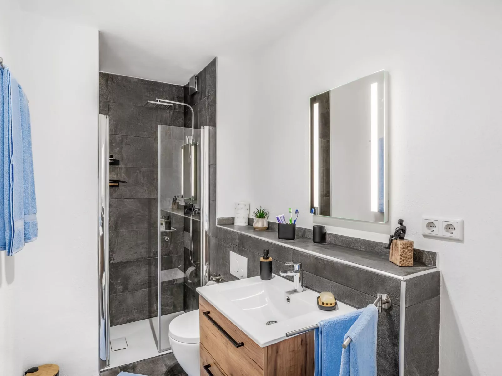 Appartement in Südfriedhof mit Großem Balkon - Image-tags.info