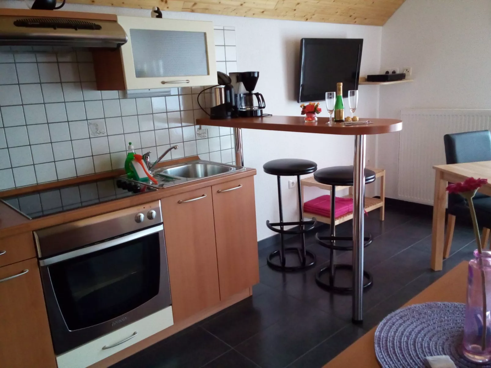 Studio-Appartement mit Balkon - Image-tags.info