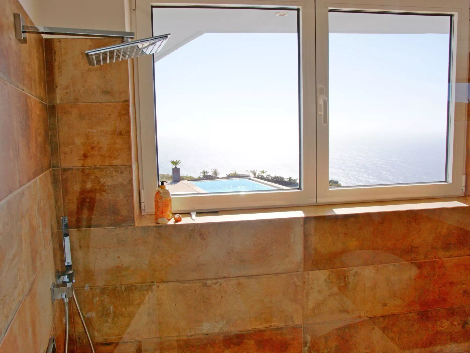 Moderne Architekten-Villa mit Infinity-Pool und Meerblick - Image-tags.info