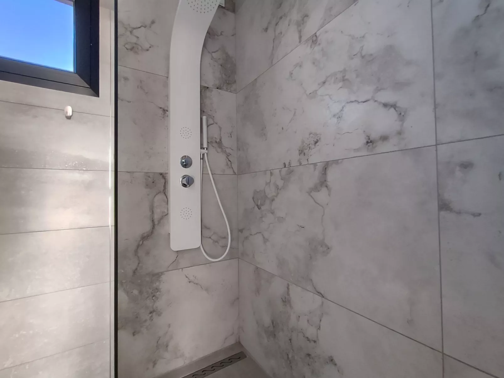 Luxuriöse Villa mit privatem Pool und Bergblick - Image-tags.info