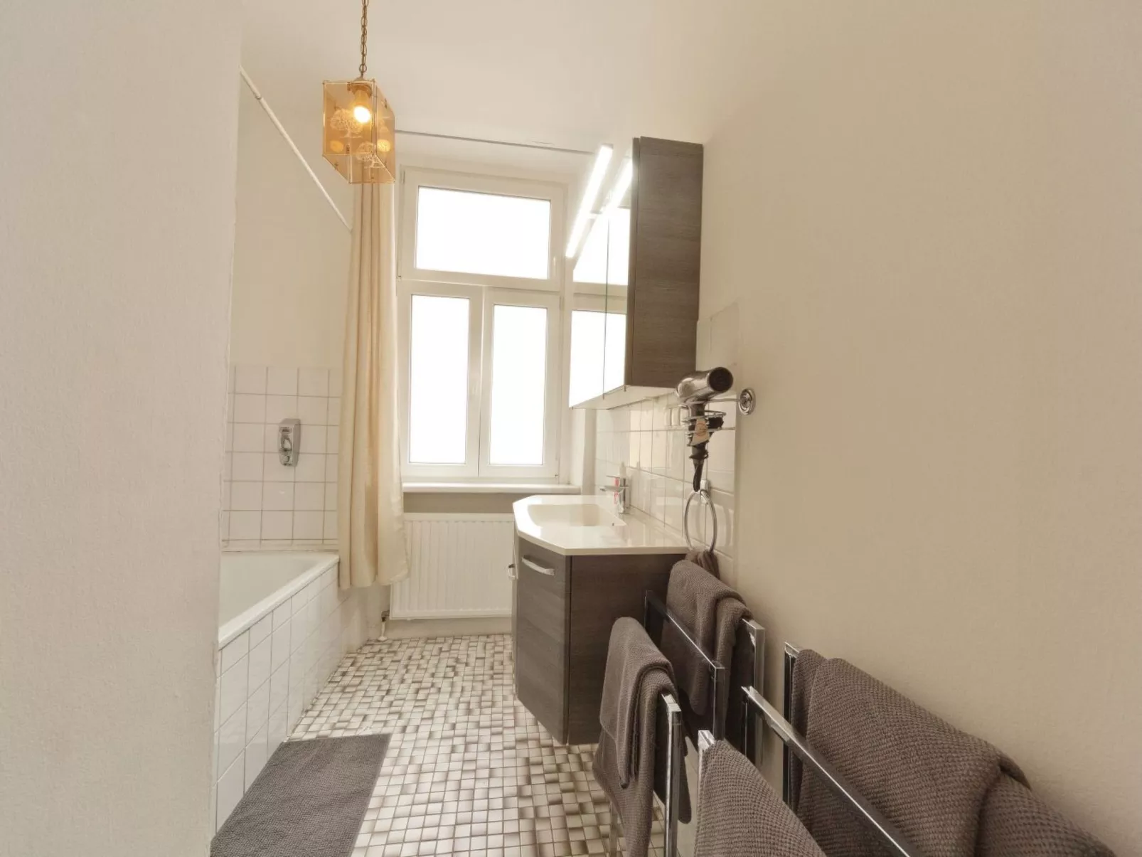 Große Ferienwohnung in Fünfhaus mit Garten - Image-tags.info