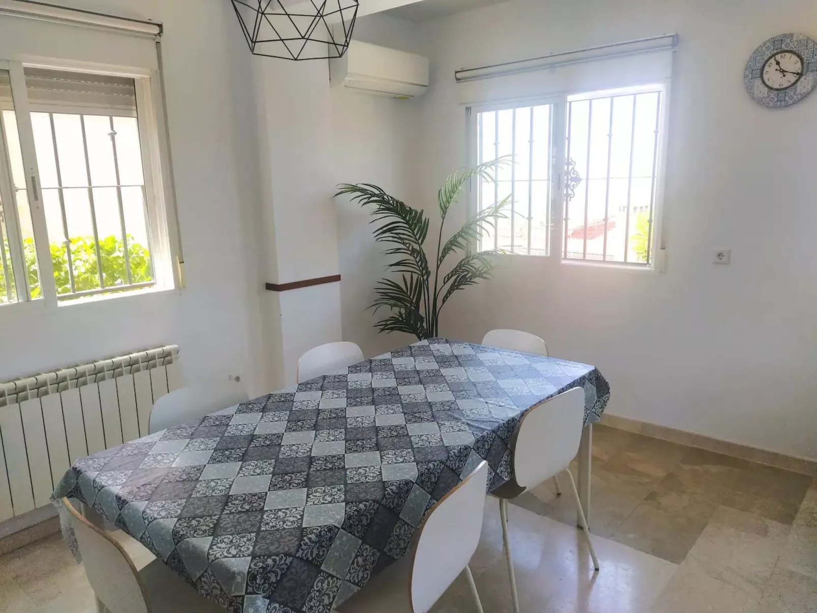 Helles Haus mit Aussicht und privatem Pool - Image-tags.info