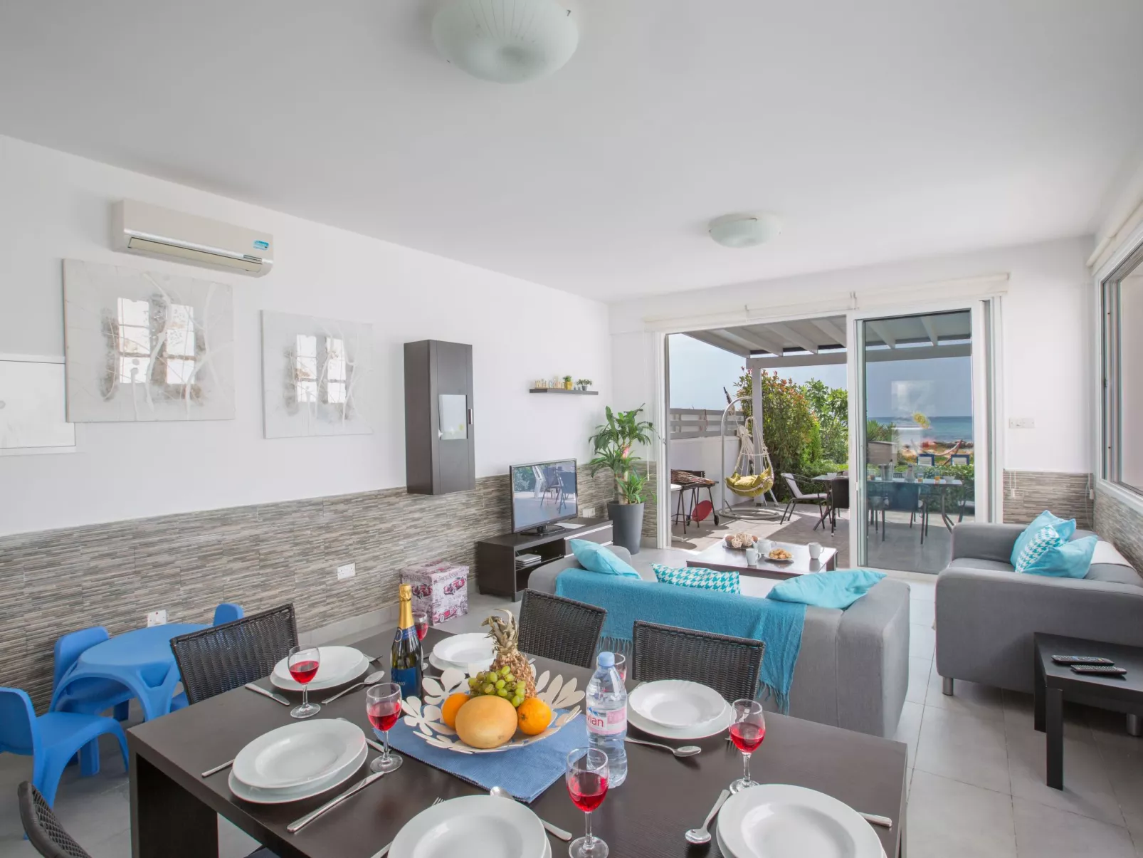 Moderne, geräumige Villa am Strand mit Pool - Image-tags.info