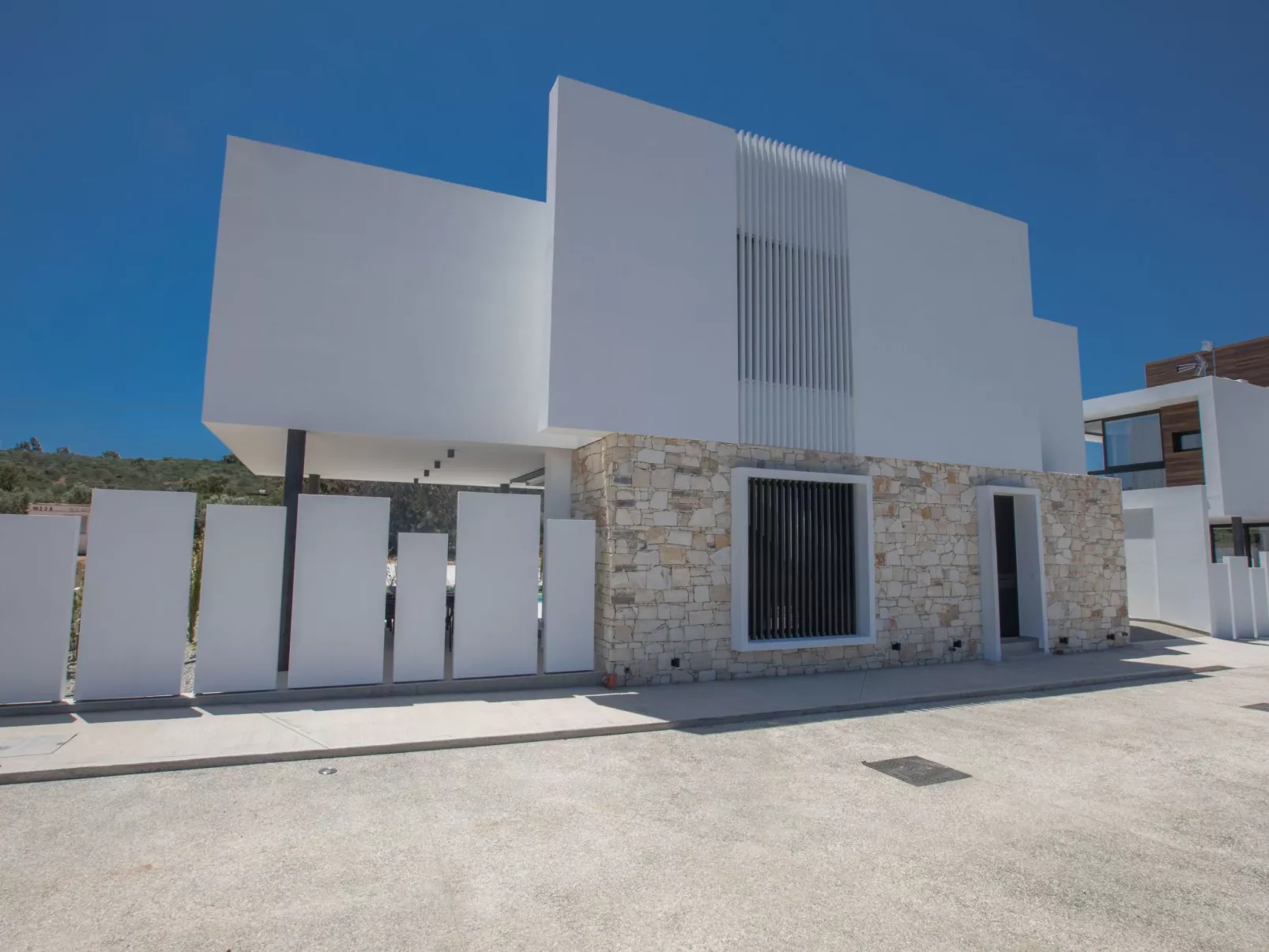 Geräumige Villa mit großem Garten und Pool - Image-tags.info