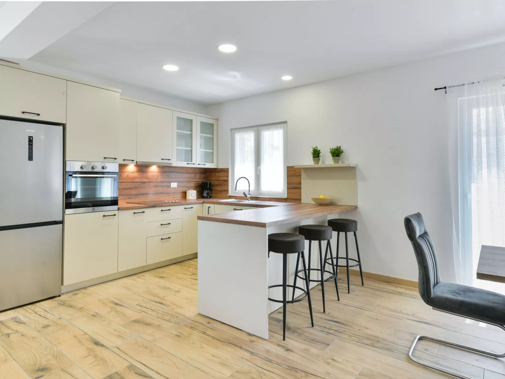 Neue Luxusvilla mit Schwimmbad, Sauna - Image-tags.info