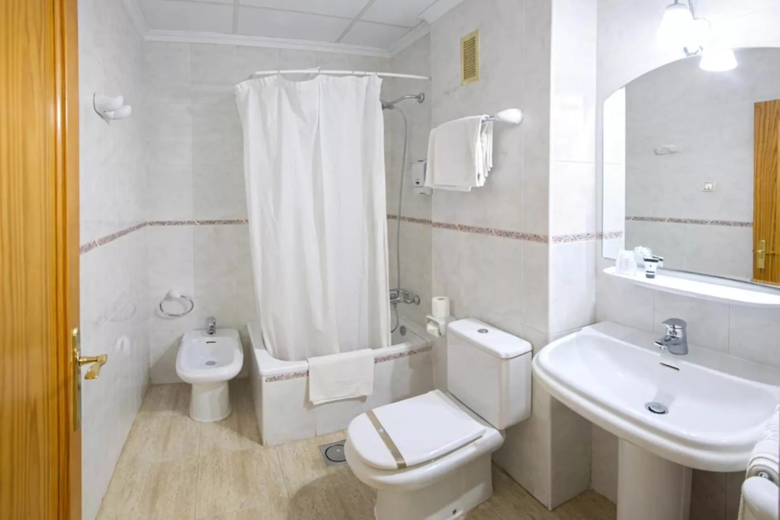 Double Room - Badkamer