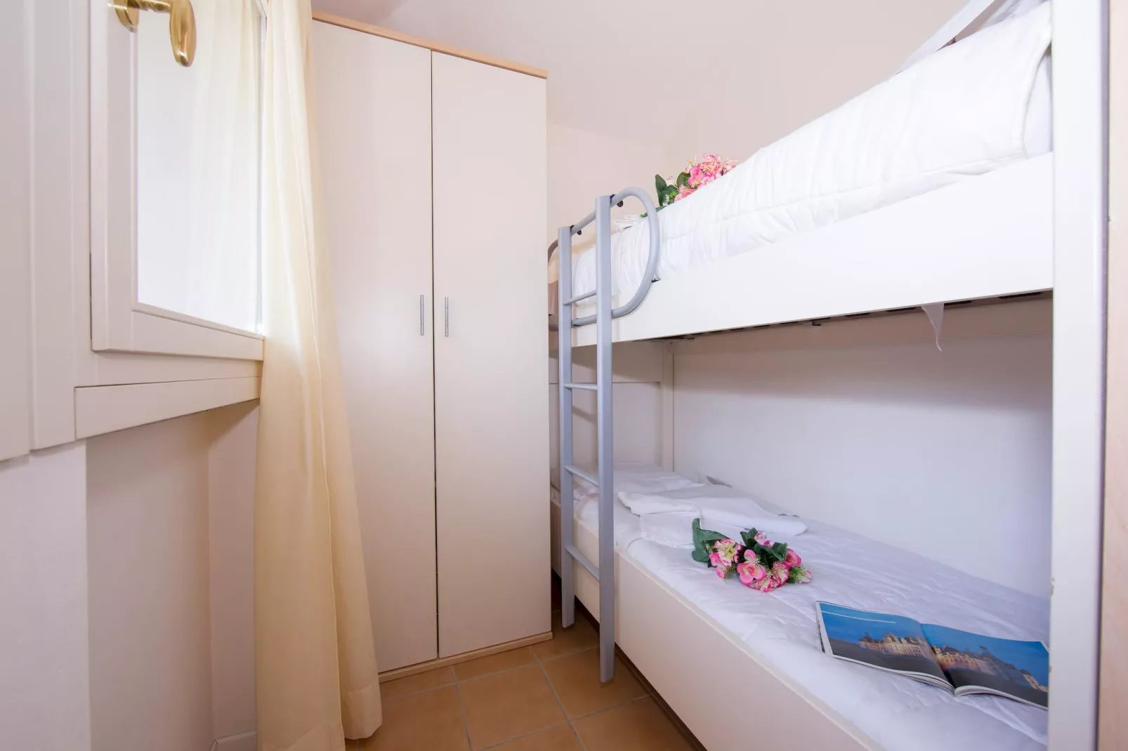 RESIDENCE PORTO LETIZIA - VILLAS-STUDIO 4 PAX VISTA LAGO PLUS 8213 - VSLP4 - Slaapkamer