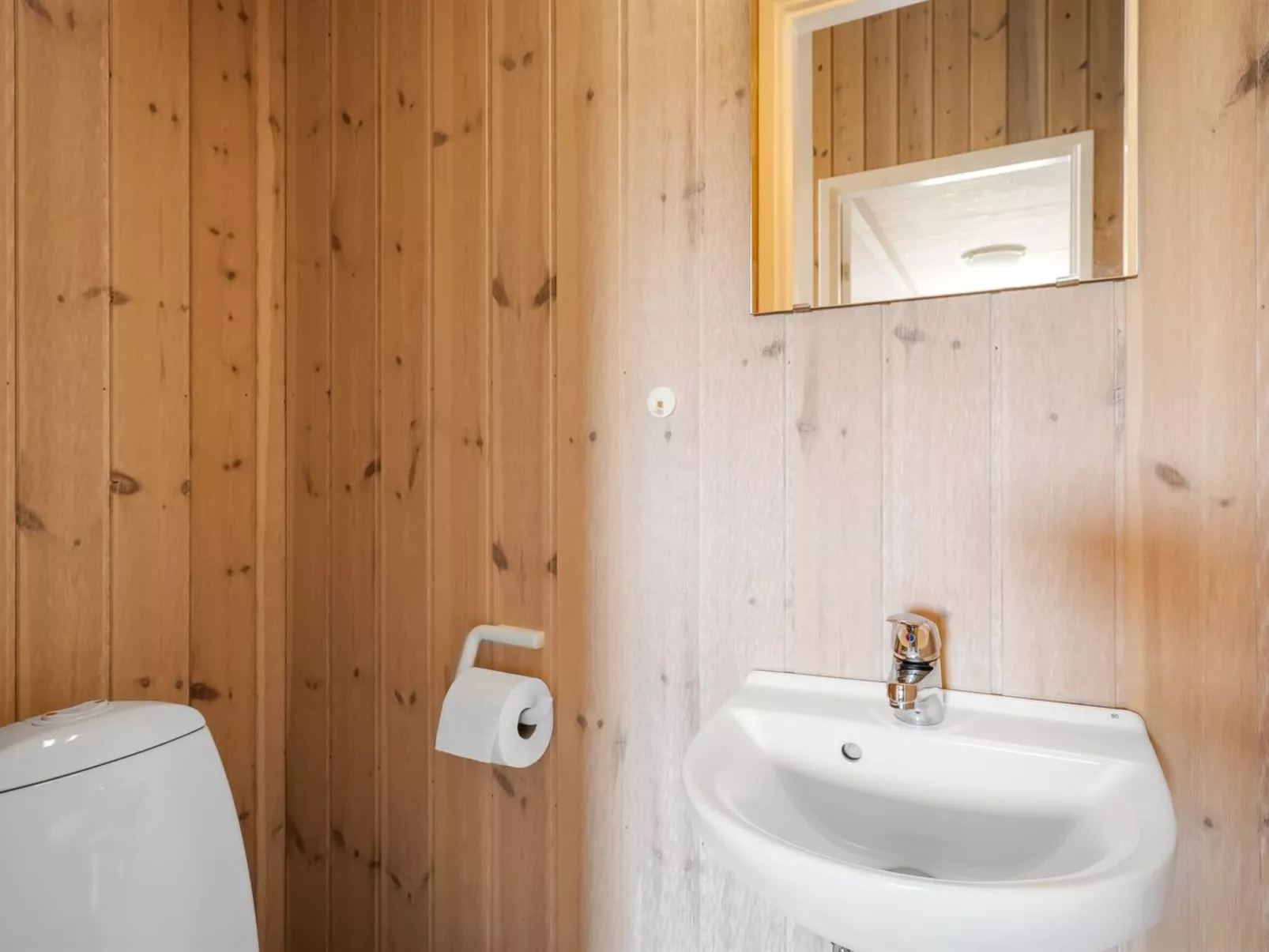 "Katla" - 400m from the sea - Binnen