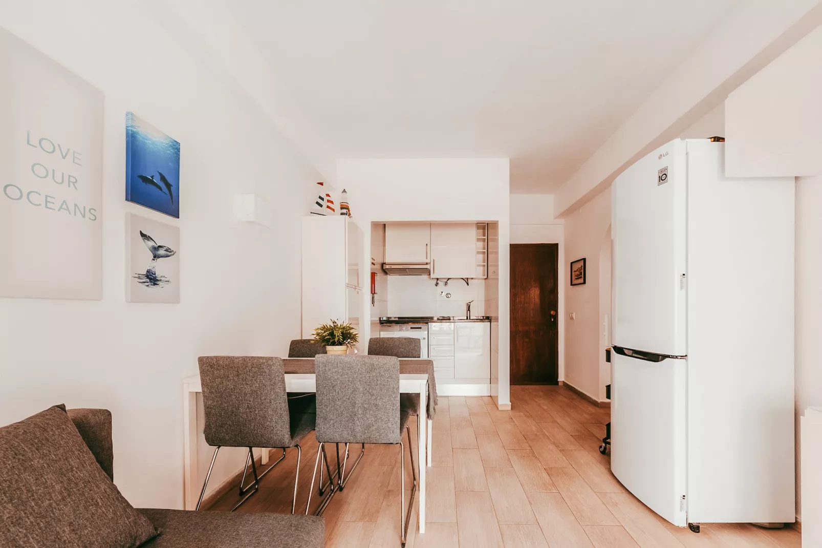 Beach House By Gt House-Eetkamer