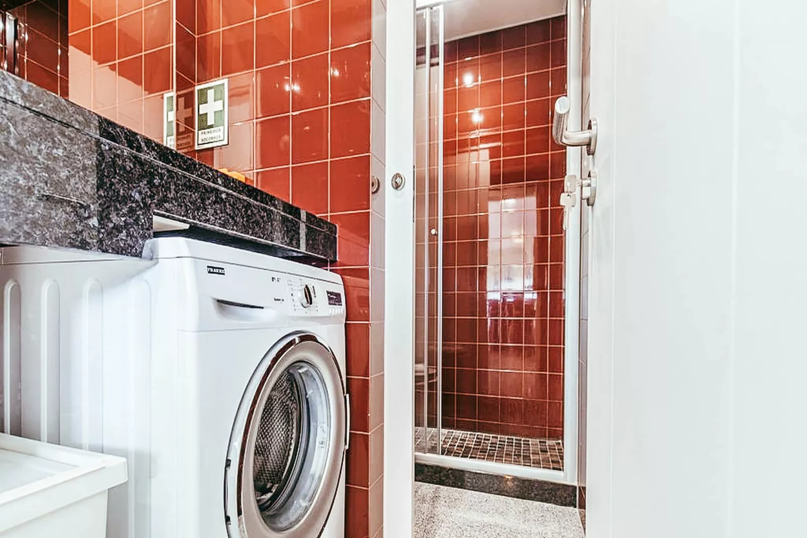 Trendy Apartment River View By Gthouse - Badkamer