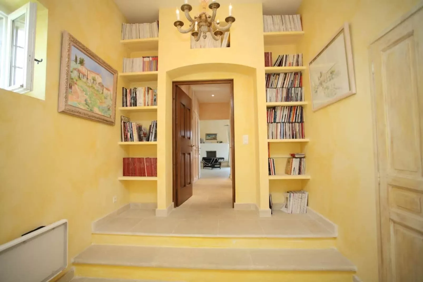 Bastide avec piscine 3 terrasses dans un écrin de verdure-Overloop