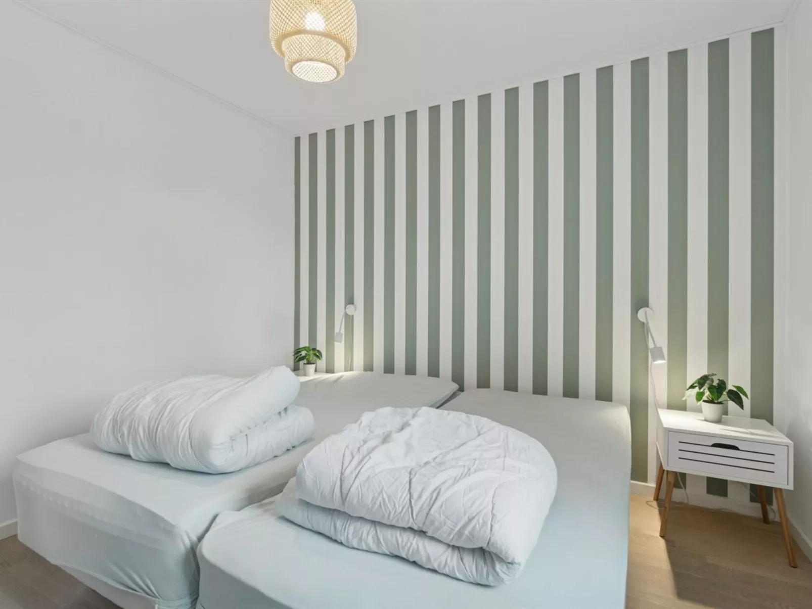 "Yosefin" - 50m from the sea-Binnen